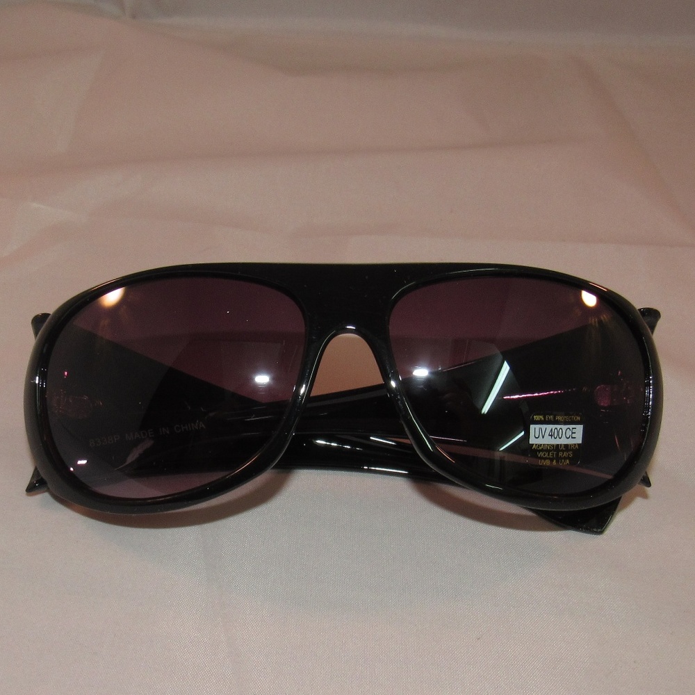 Awesome Black Frame Sunglasses Fancy Temple Arm